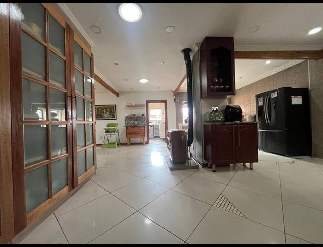 8 BEDROOM HOUSE FOR SALE IN NATURENA